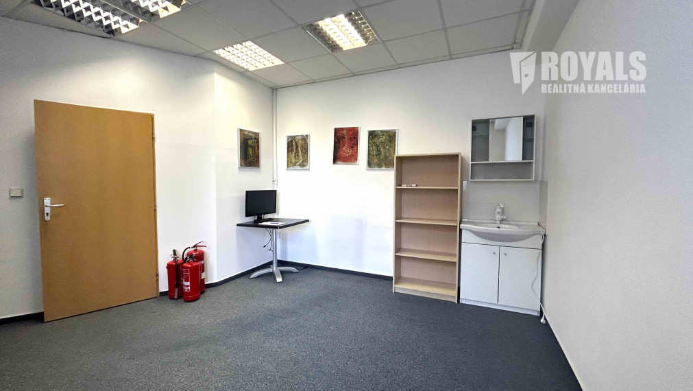 Dva prepojené nebytové priestory s recepciou/čakárňou na prenájom, Bazová ulica