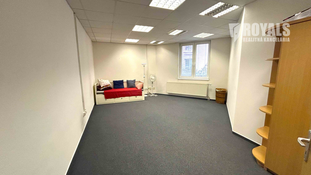 Dva prepojené nebytové priestory s recepciou/čakárňou na prenájom, Bazová ulica