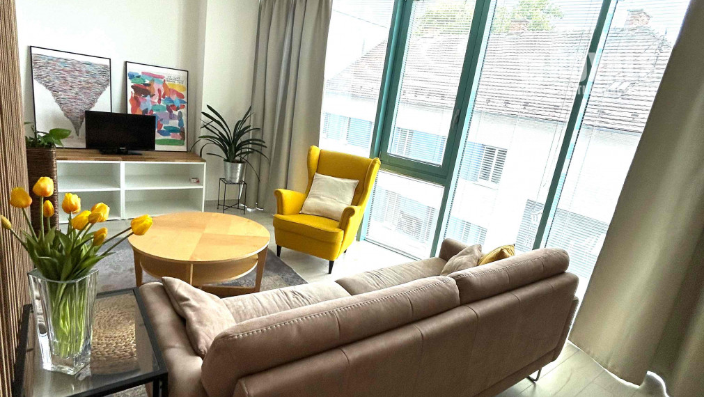 Priestranný, klimatizovaný 3i byt po kompletnej rekonštrukcii v susedstve Nív