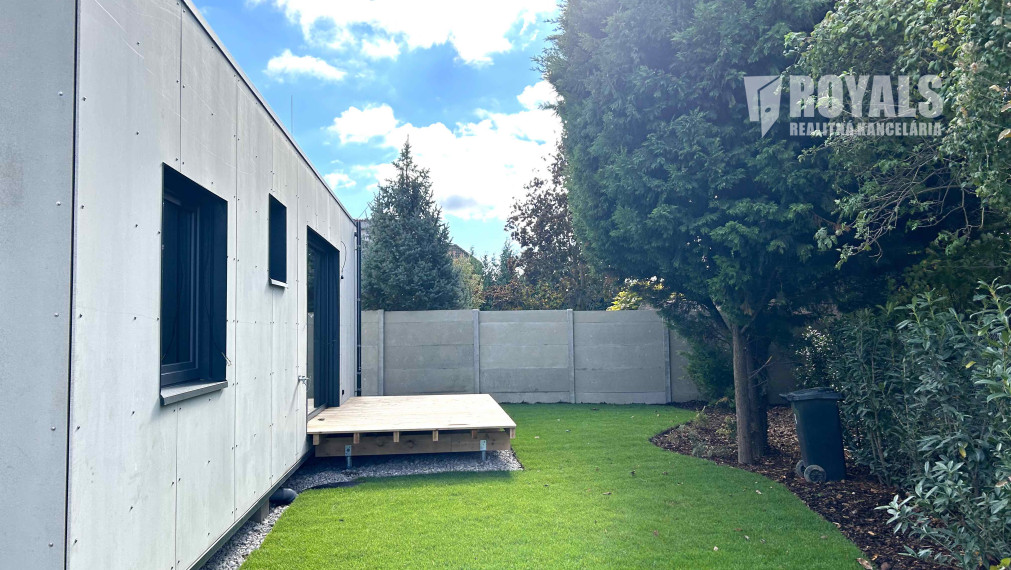 Rodinný dom prepojený s ateliérom, investícia, bývanie a podnikanie pod jednou strechou, Rusovce