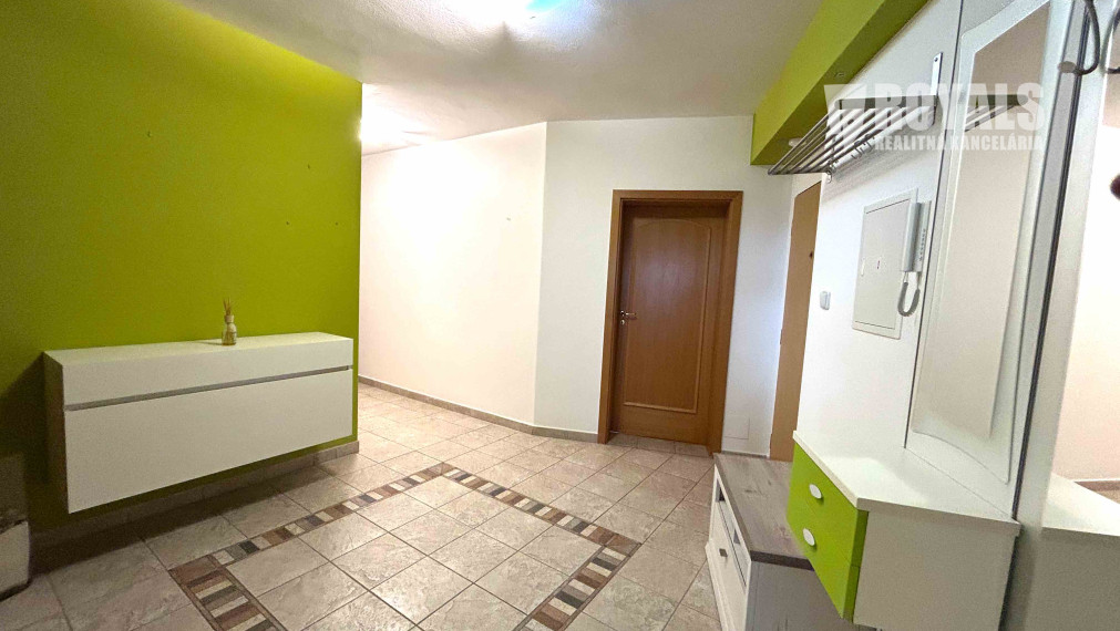 Kompletne vybavený, klimatizovaný 4i mezonet, loggia, terasa, garáž pre 2 autá, parkovacie miesto, BA IV