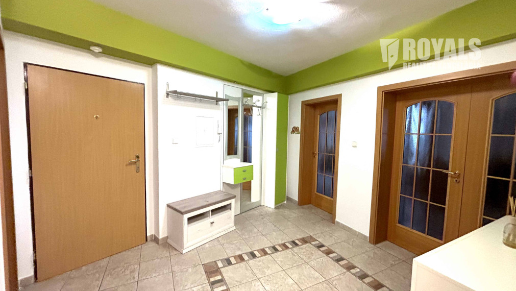 Kompletne vybavený, klimatizovaný 4i mezonet, loggia, terasa, garáž pre 2 autá, parkovacie miesto, BA IV