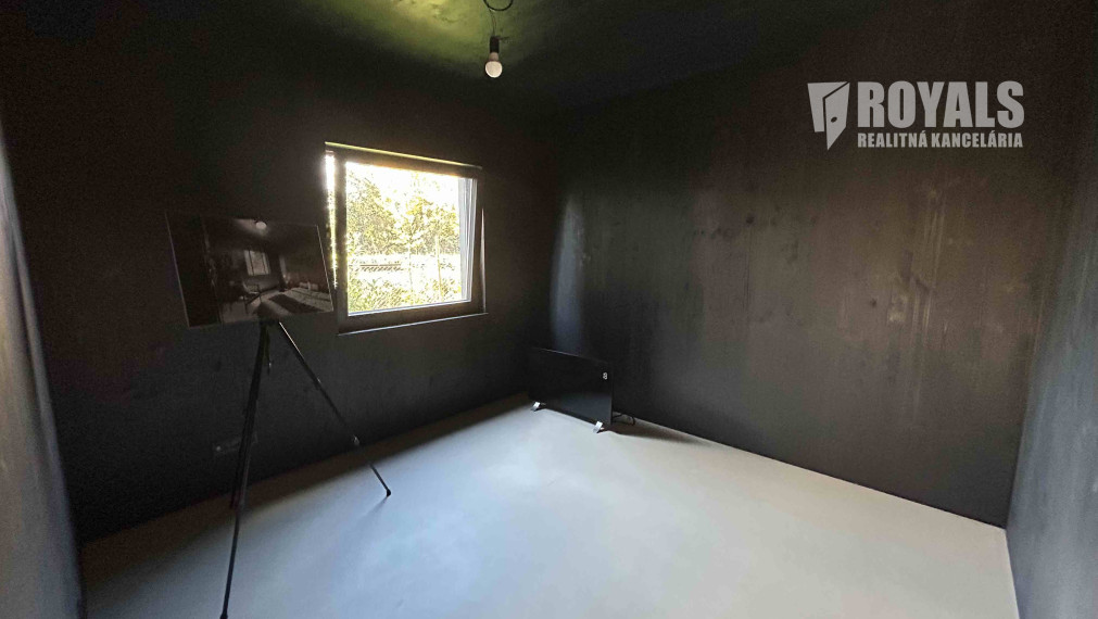 Rodinný dom prepojený s ateliérom, investícia, bývanie a podnikanie pod jednou strechou, Rusovce