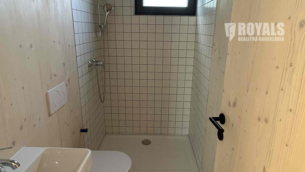 Rodinný dom prepojený s ateliérom, investícia, bývanie a podnikanie pod jednou strechou, Rusovce