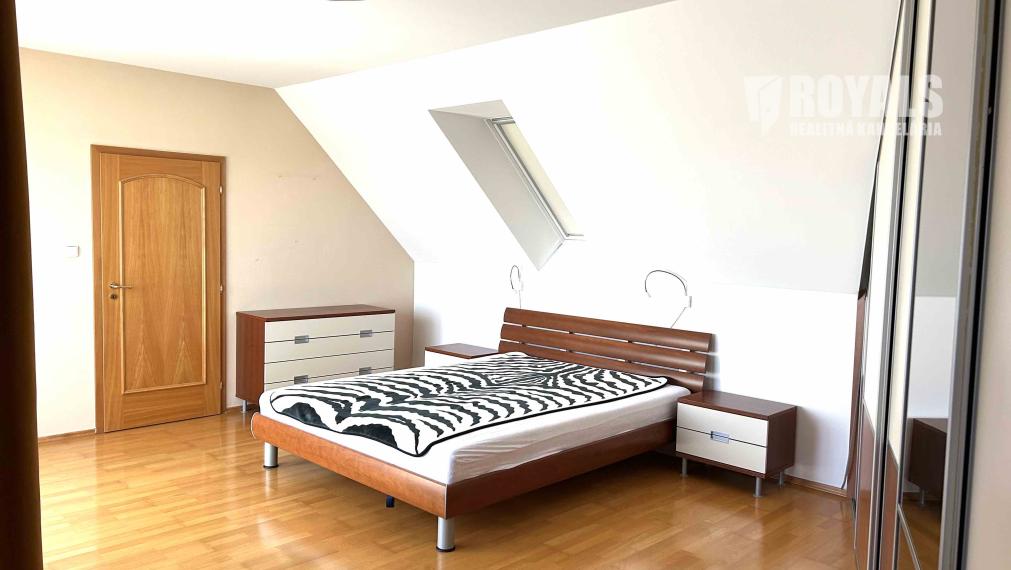 Kompletne vybavený, klimatizovaný 4i mezonet, loggia, terasa, garáž pre 2 autá, parkovacie miesto, BA IV