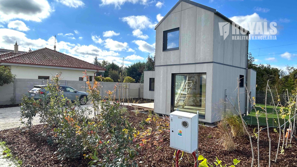 Dve bytové jednotky so samostatným vstupom spojené do jedného celku, terasa, parkovanie, Rusovce