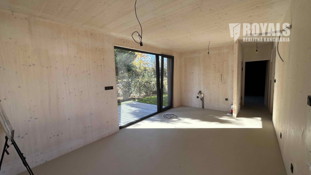 Dve bytové jednotky so samostatným vstupom spojené do jedného celku, terasa, parkovanie, Rusovce