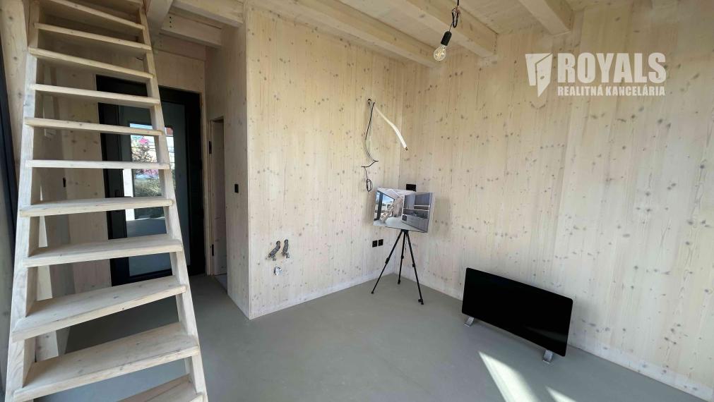 Dve bytové jednotky so samostatným vstupom spojené do jedného celku, terasa, parkovanie, Rusovce