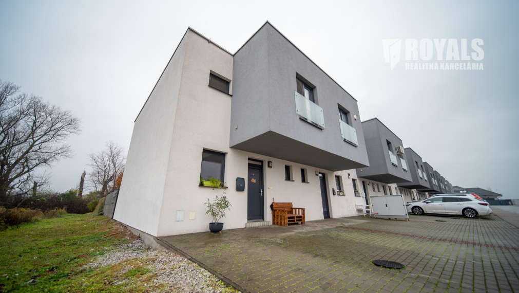 REZERVOVANÉ Moderný 4-izbový byt s výhľadom na zeleň