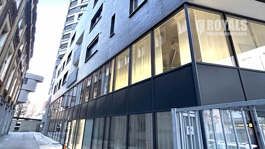 Odstúpenie zabehnutého, kompletne vybaveného detského centra, Bratislava, Staré Mesto