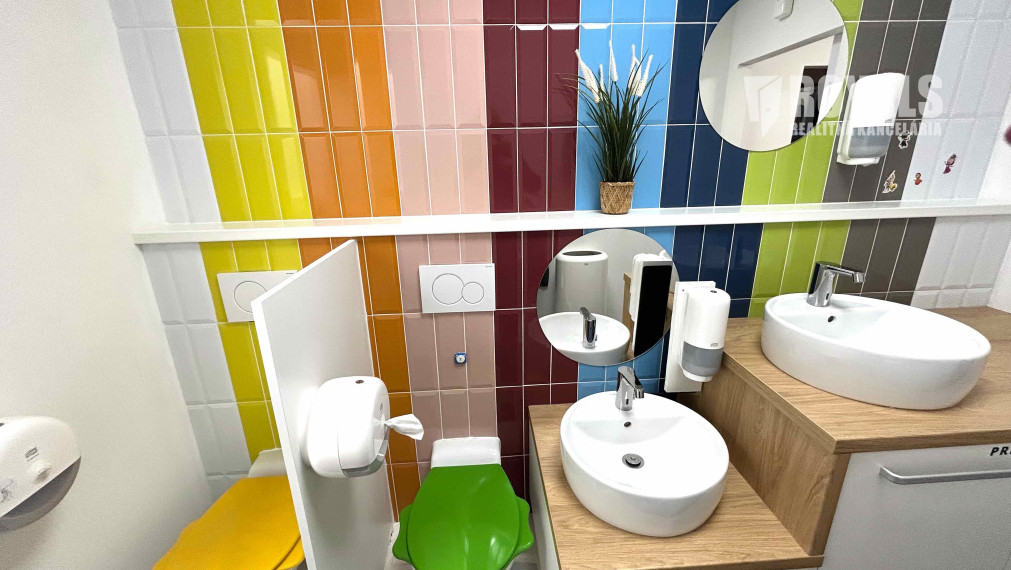 Odstúpenie zabehnutého, kompletne vybaveného detského centra, Bratislava, Staré Mesto