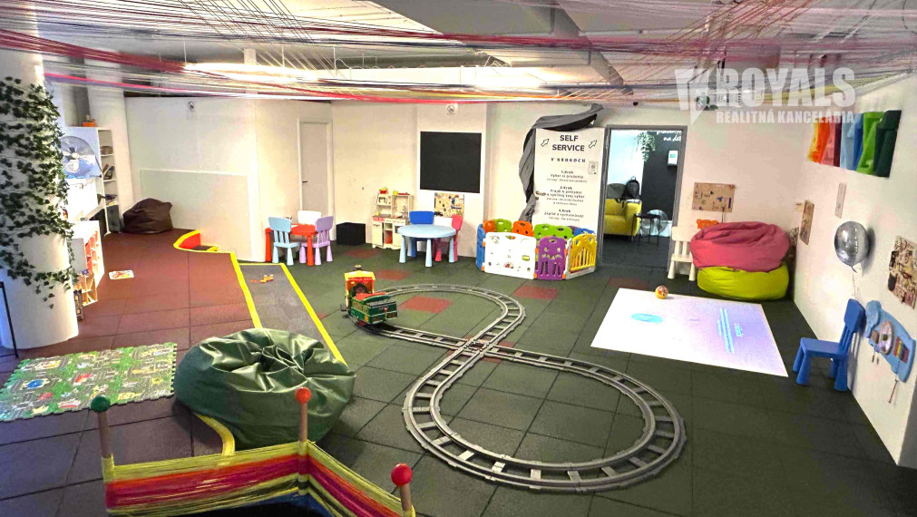 Odstúpenie zabehnutého, kompletne vybaveného detského centra, Bratislava, Staré Mesto