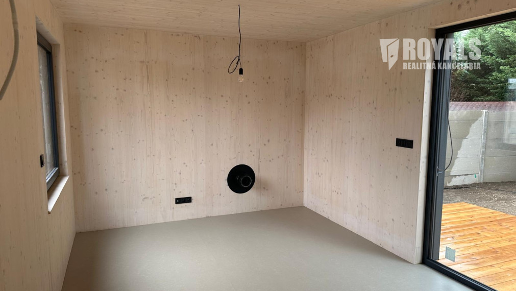 Dve bytové jednotky spojené do jedného celku na predaj, záhrada, parkovanie, Rusovce