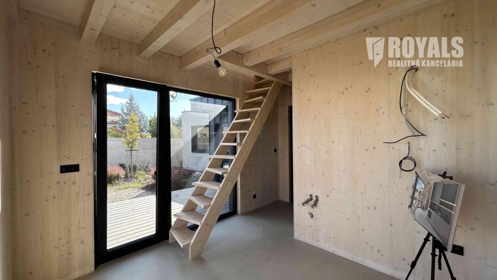 Dve bytové jednotky spojené do jedného celku na predaj, záhrada, parkovanie, Rusovce