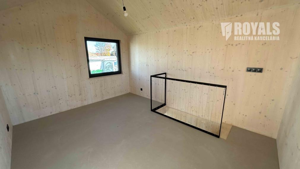 Dve bytové jednotky spojené do jedného celku na predaj, záhrada, parkovanie, Rusovce