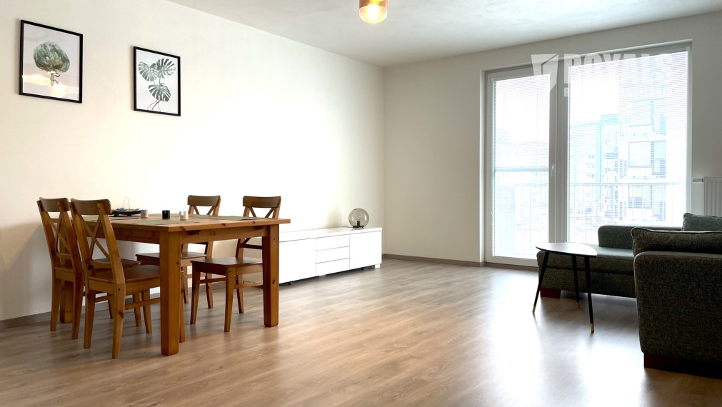 Kompletne vybavený 3i byt, balkón, 2 garážové státia