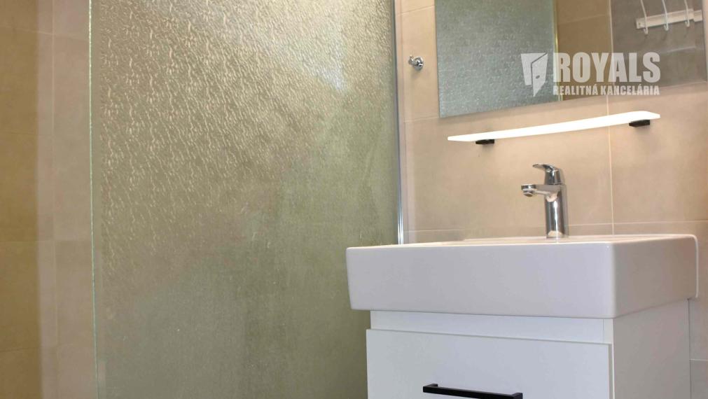 Kompletne zariadený nový 2i byt v susedstve nemocnice Bory, loggia, parkovacie miesto, Jána Langoša