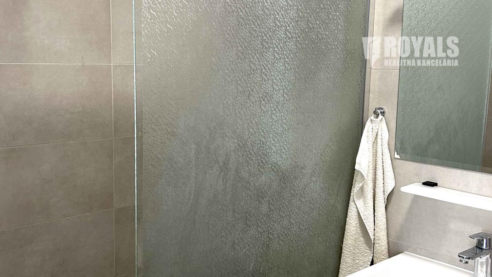 Kompletne zariadený nový 2i byt v susedstve nemocnice Bory, loggia, parkovacie miesto, Jána Langoša