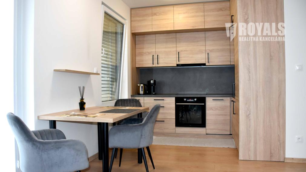 Kompletne zariadený nový 2i byt v susedstve nemocnice Bory, loggia, parkovacie miesto, Jána Langoša