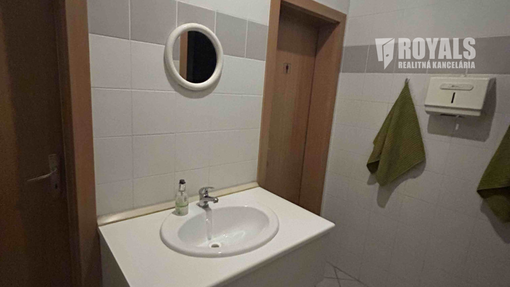 Nebytový, kancelársky priestor na prenájom, parking, Bazová ulica, Bratislava