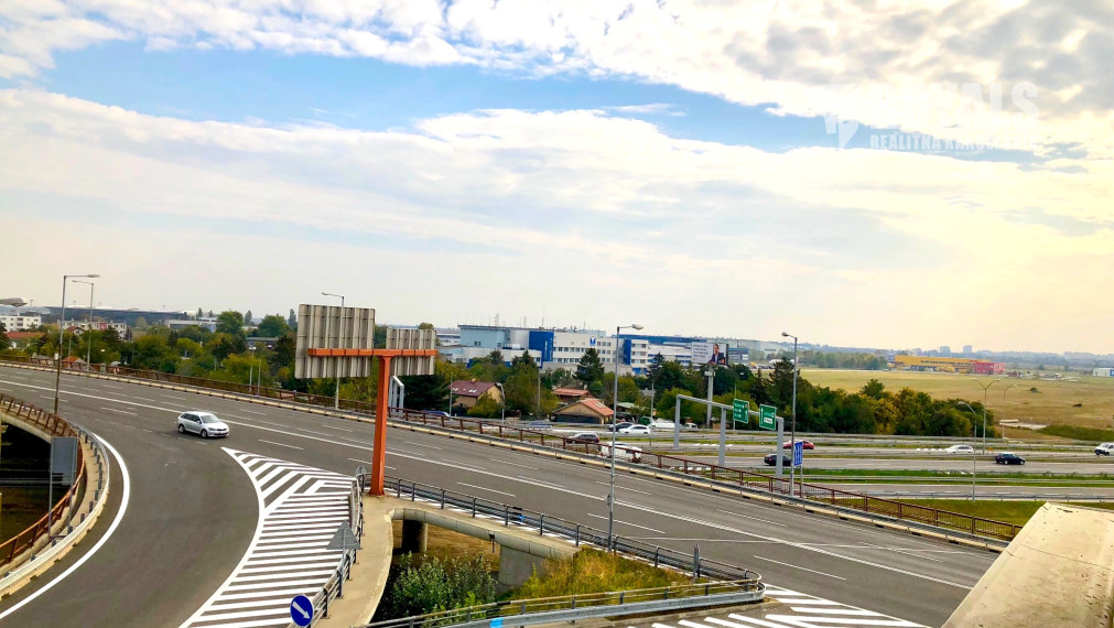 Kancelárke priestory s vlastným parkingom v susedstve Bratislavského letiska