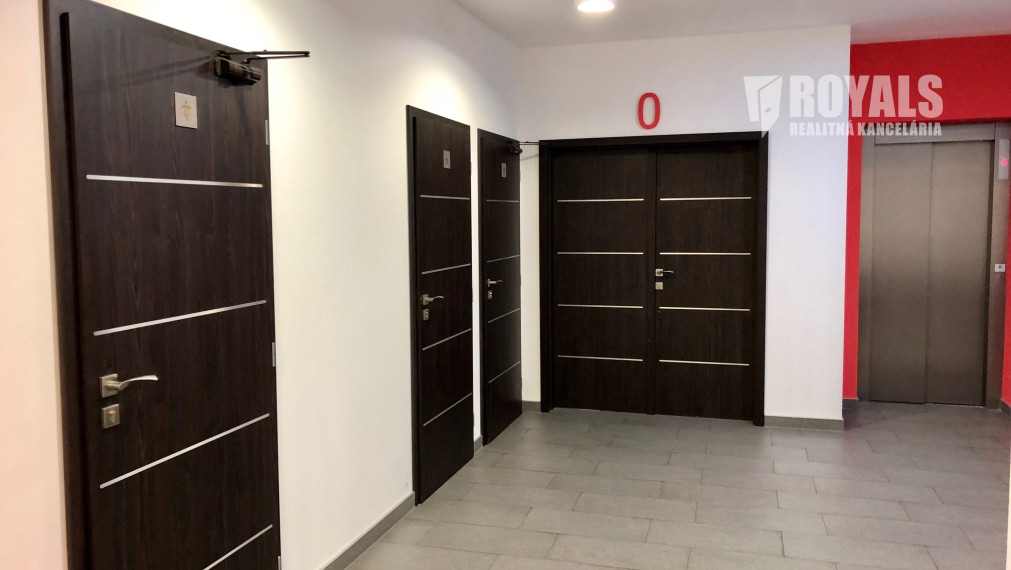 Kancelárke priestory s vlastným parkingom v susedstve Bratislavského letiska