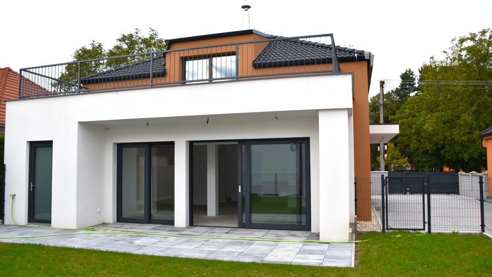 Moderný rodinný dom, záhrada, terasa, tichá lokalita, Jarovce