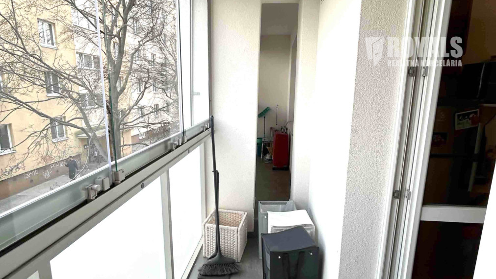 Kompletne zariadený 1,5i byt s veľkým potenciálom, loggia po celej šírke bytu, pivnica, Ružinov