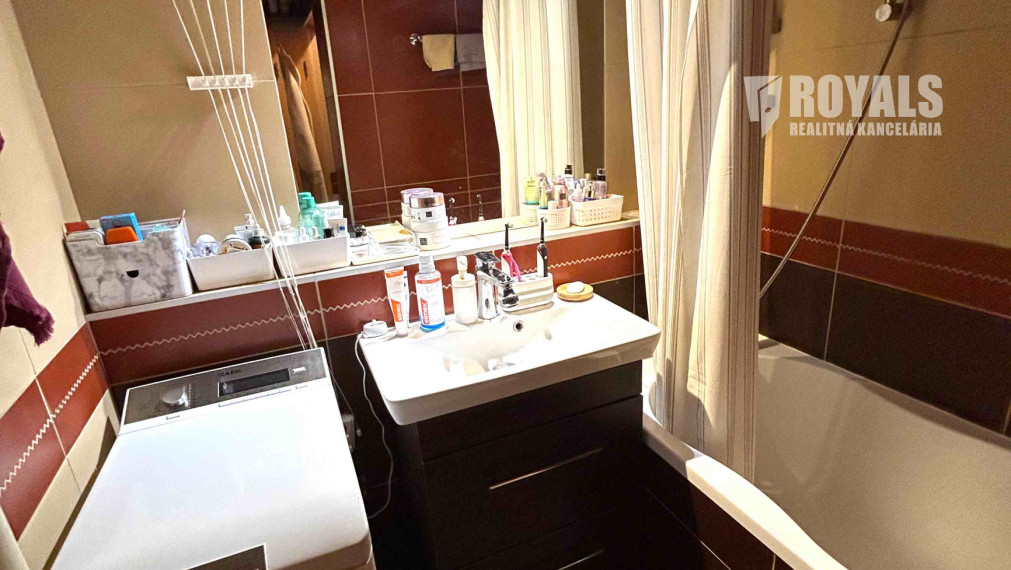 Kompletne zariadený 1,5i byt s veľkým potenciálom, loggia po celej šírke bytu, pivnica, Ružinov