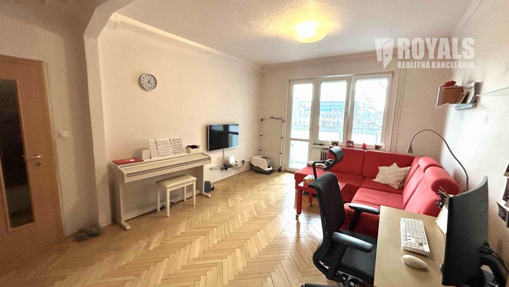 Kompletne zariadený 1,5i byt s veľkým potenciálom, loggia po celej šírke bytu, pivnica, Ružinov