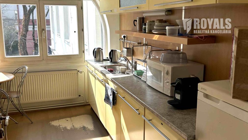 Ponuka kancelárií rôznych veľkostí na prenájom v susedstve Centrálu, Vajnorská ulica