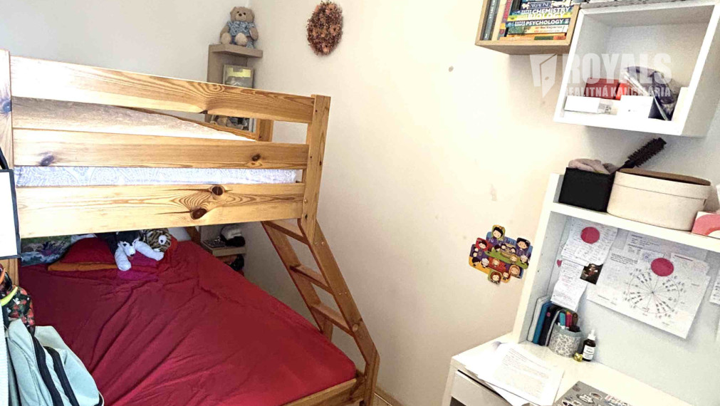 Kompletne zariadený 1,5i byt s veľkým potenciálom, loggia po celej šírke bytu, pivnica, Ružinov