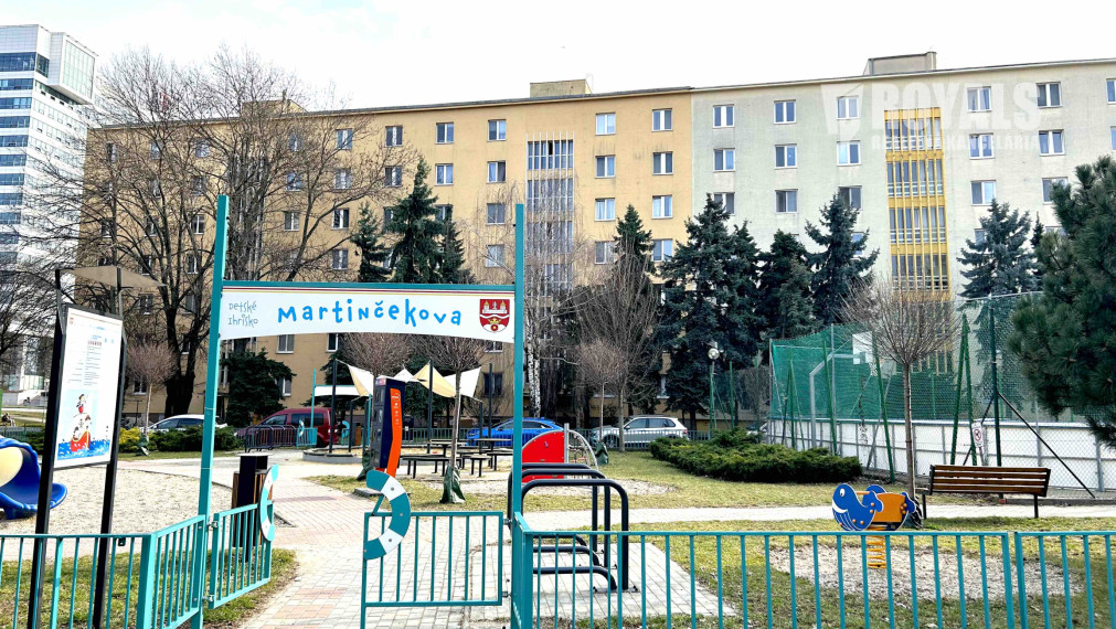 Kompletne zariadený 1,5i byt s veľkým potenciálom, loggia po celej šírke bytu, pivnica, Ružinov