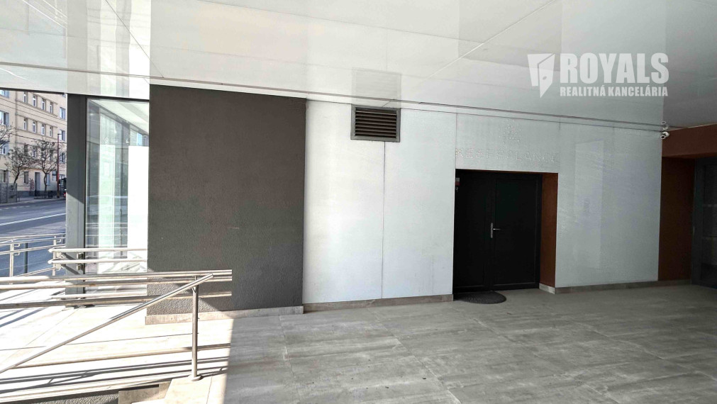 Showroom s výkladom otočeným do ulice, parkovanie, prenájom, Šancová