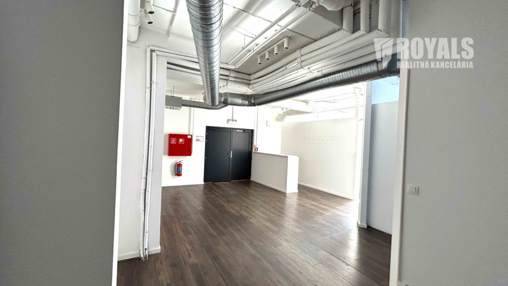 Showroom s výkladom otočeným do ulice, parkovanie, prenájom, Šancová