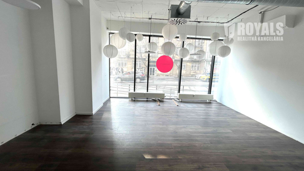 Showroom s výkladom otočeným do ulice, parkovanie, prenájom, Šancová
