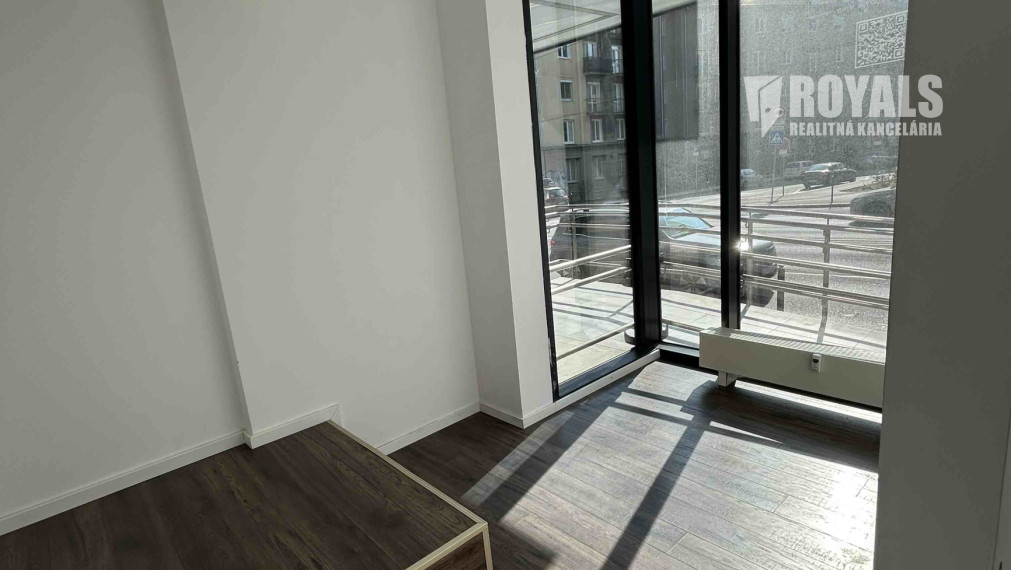 Showroom s výkladom otočeným do ulice, parkovanie, prenájom, Šancová