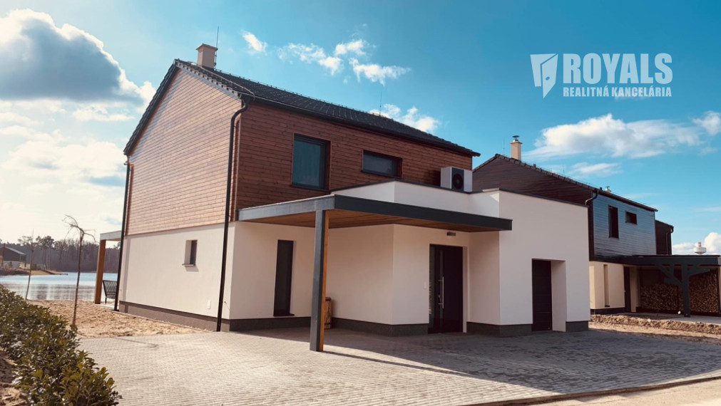 Vilka s privátnym mólom so vstupom do jazera, garážou, novostavba, Penati Golf Resort, Senica