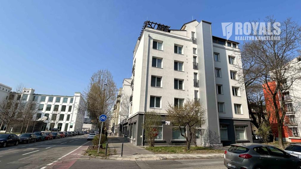 2i byt s pivnicou na atraktívnej adrese, pôvodný stav, možnosť dispozičných zmien, Niťová