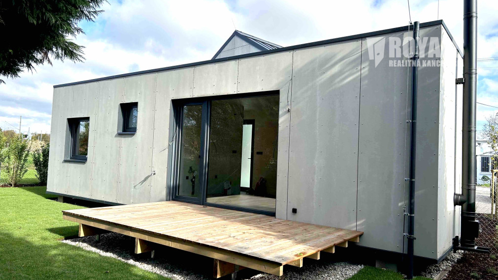 Dve bytové jednotky spojené do jedného celku na predaj, záhrada, parkovanie, Rusovce