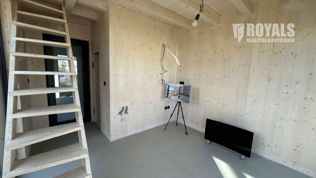 Dve bytové jednotky spojené do jedného celku na predaj, záhrada, parkovanie, Rusovce