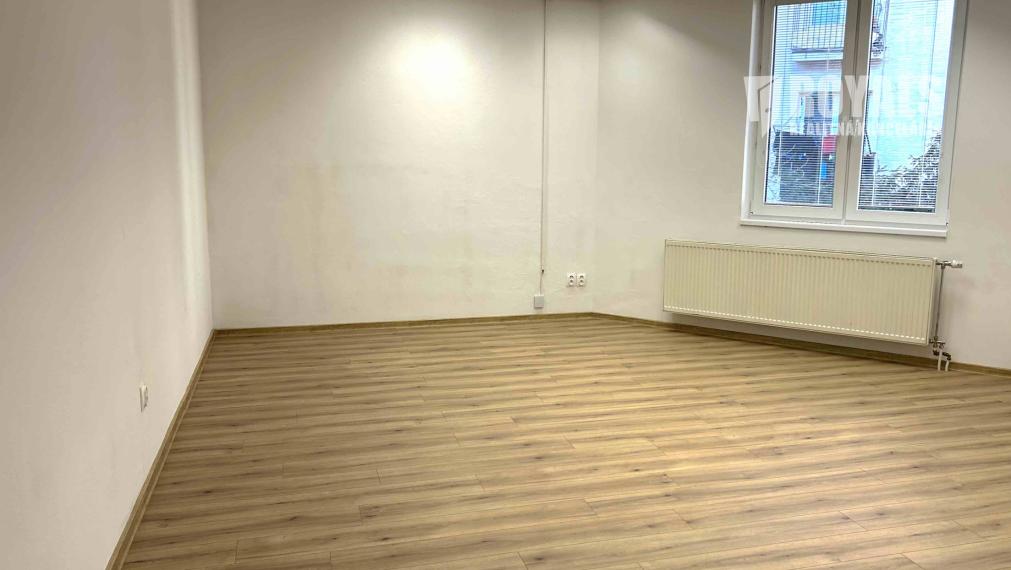 Nebytový, kancelársky priestor na prenájom 10 min. od Nivy centra, parking, Bazová ulica