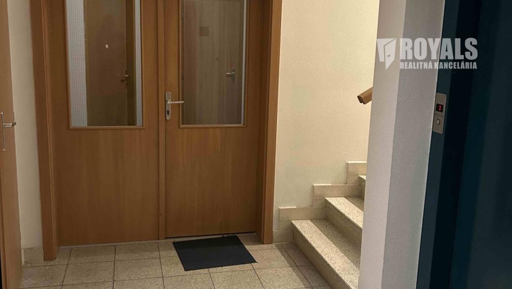 Nebytový, kancelársky priestor na prenájom 10 min. od Nivy centra, parking, Bazová ulica