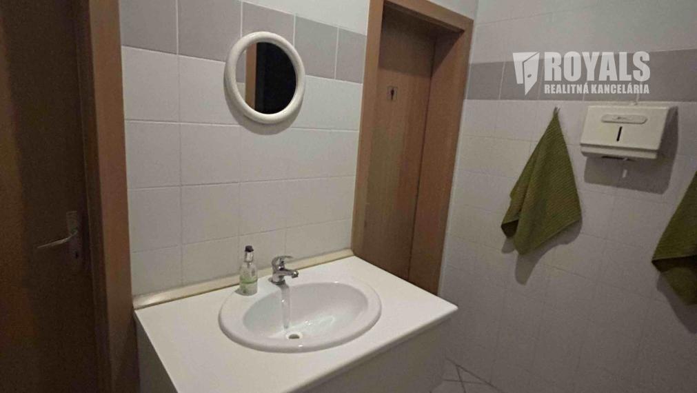 Nebytový, kancelársky priestor na prenájom 10 min. od Nivy centra, parking, Bazová ulica