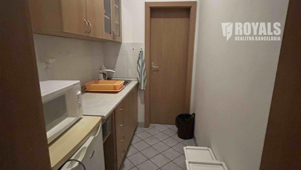 Nebytový, kancelársky priestor na prenájom 10 min. od Nivy centra, parking, Bazová ulica