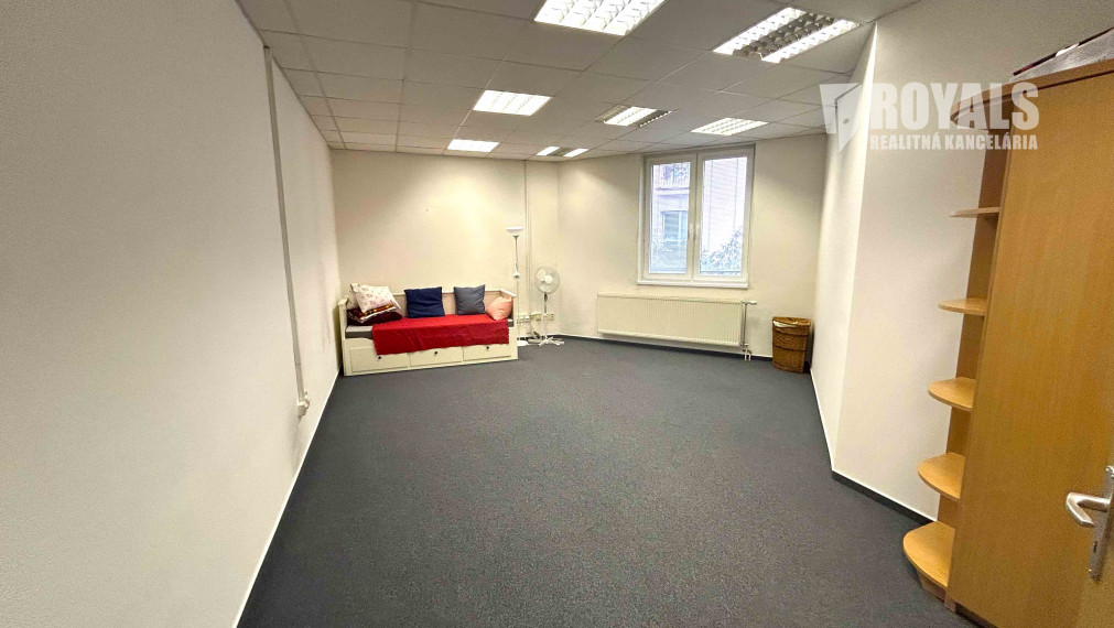 Dva prepojené nebytové priestory s recepciou/čakárňou na prenájom, Bazová ulica