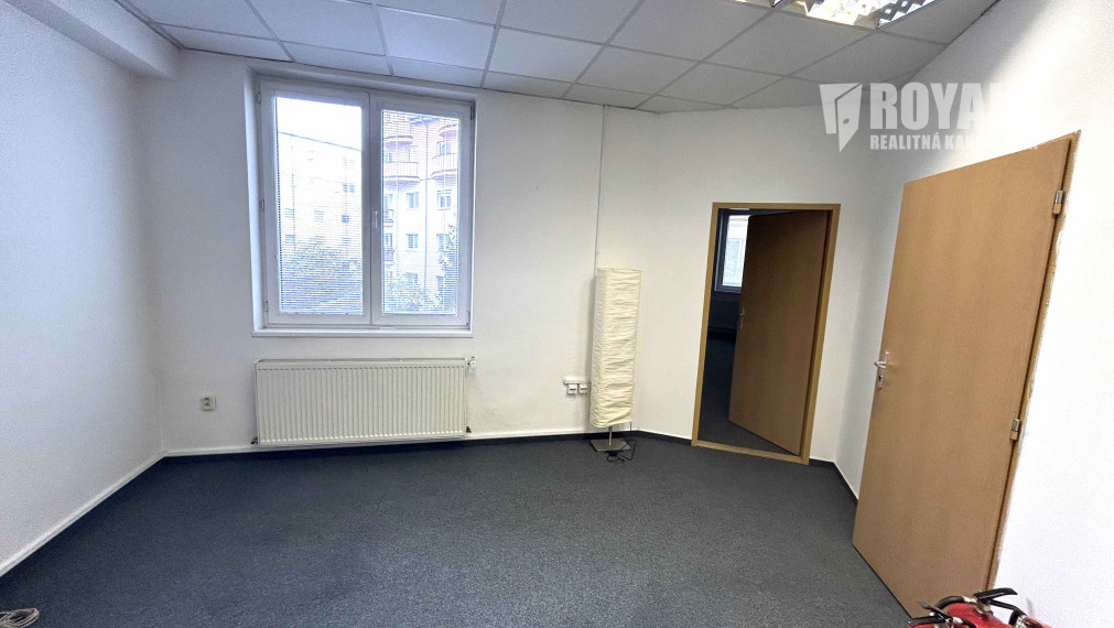 Dva prepojené nebytové priestory s recepciou/čakárňou na prenájom, Bazová ulica