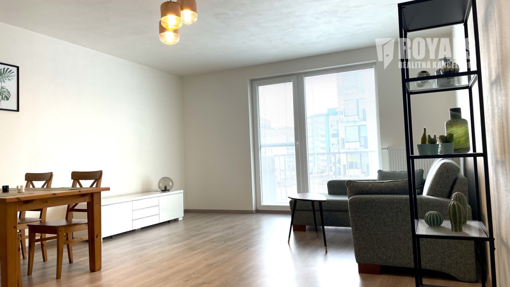 Kompletne vybavený 3i byt, balkón, 2 garážové státia, Dúbrava