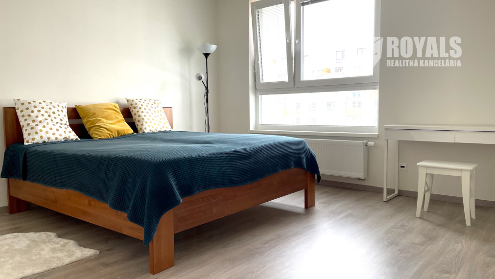 Kompletne vybavený 3i byt, balkón, 2 garážové státia, Dúbrava