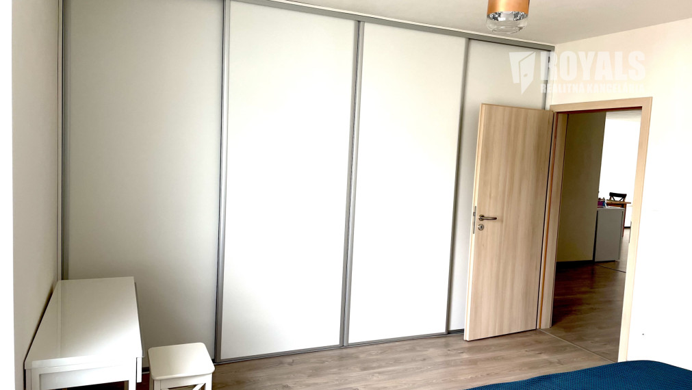 Kompletne vybavený 3i byt, balkón, 2 garážové státia, Dúbrava